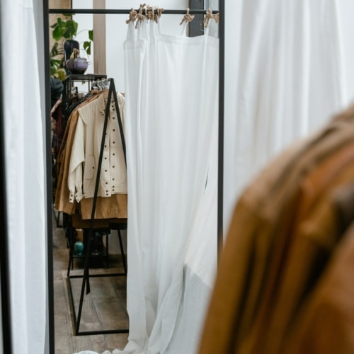 How to Choose Dressing Room Light Fixtures