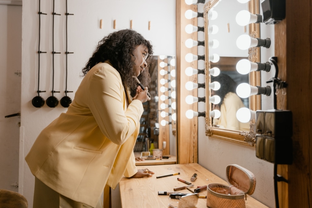 Vanity mirror lighting